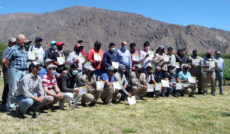 Fotografía estudiantes de los Valles se capacitaron en manejo de tractor