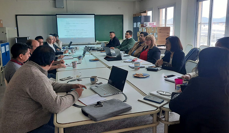 Fotografía Mesa de trabajo sobre robótica y programación para secundaria