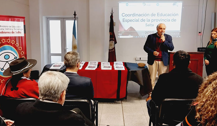 Fotografía Presentaron el primer libro salteño escrito en Braille