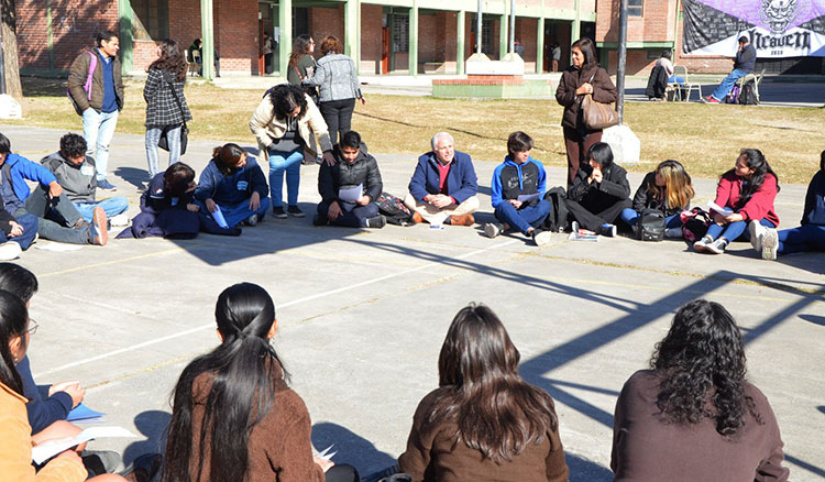 Jóvenes de secundaria intercambiaron pensamientos y experiencias en una jornada de filosofía