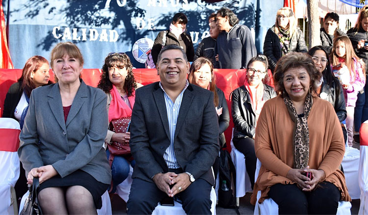 Fotografía 70 años de la Escuela N° 4646 “Paula Albarracín”