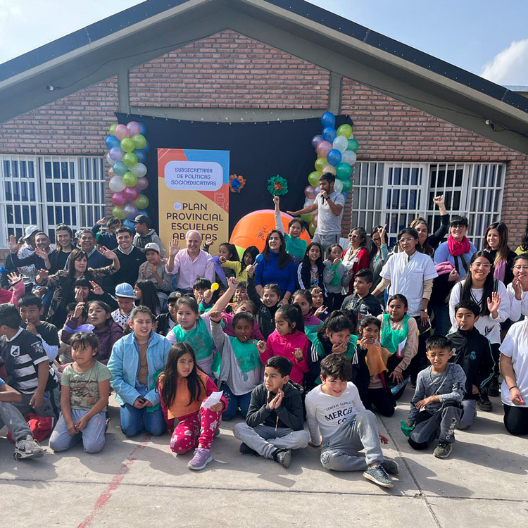 Fotografía Alumnos del plan Escuelas Abiertas participaron de actividades lúdicas en barrio Santa Cecilia