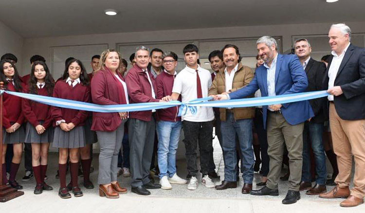 Fotografía En la gestión de Gustavo Sáenz se construyen 62 nuevos edificios escolares en toda la provincia