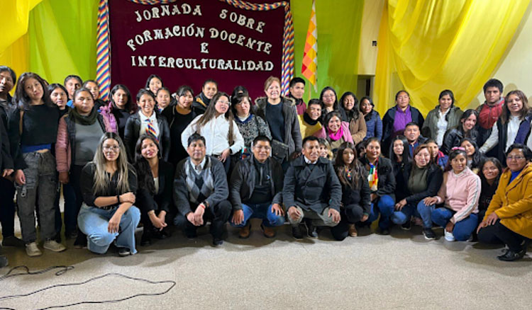 Fotografía Jornada sobre Formación Docente e Interculturalidad en el IES N° 6056 de Nazareno