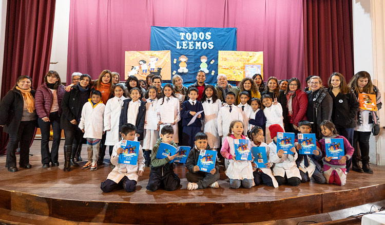 Fotografía: El Ministerio de Educación renovó su compromiso con la distribución de libros