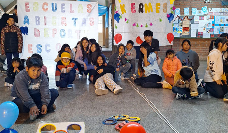 Fotografía: El color y el movimiento predominaron en la vuelta a clases en 50 escuelas de la Provincia