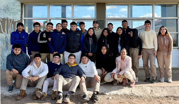 Fotografía: La escuela técnica de Las Lajitas presentó su versión del “alfarroba”