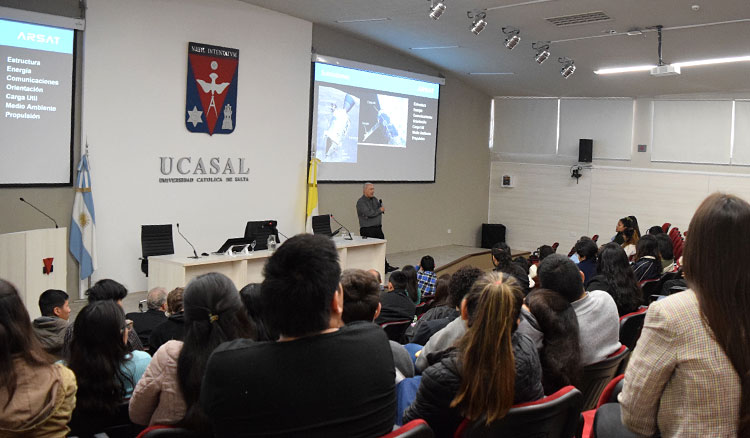 Fotografía: Reconocidos especialistas del país exponen sobre temática espacial