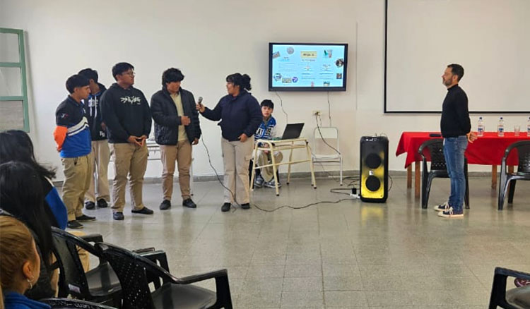 Fotografía: Estudiantes del secundario impulsan un proyecto para mejorar la Plaza Gurruchaga