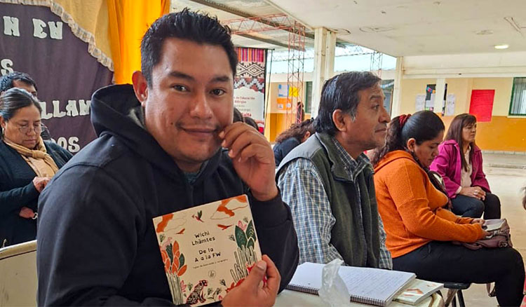 Se entregaron 2500 libros en lengua wichí a escuelas de Santa Victoria Este Fotografía: Se entregaron 2500 libros en lengua wichí a escuelas de Santa Victoria Este