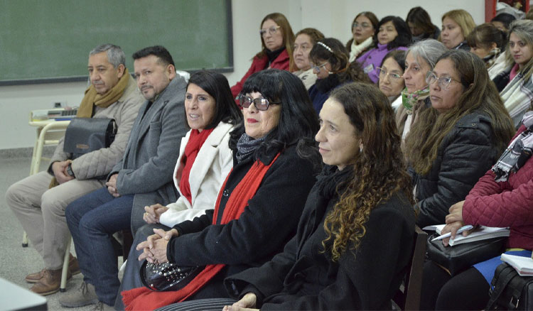 Docentes de Nivel Inicial adquieren herramientas pedagógicas de Alfabetización Digital Inicial Fotografía: Docentes de Nivel Inicial adquieren herramientas pedagógicas de Alfabetización Digital Inicial