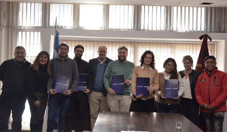 Salta establece alianzas educativas: jóvenes técnicos tienen vínculos directo al mundo laboral Fotografía: Salta establece alianzas educativas: jóvenes técnicos tienen vínculos directo al mundo laboral