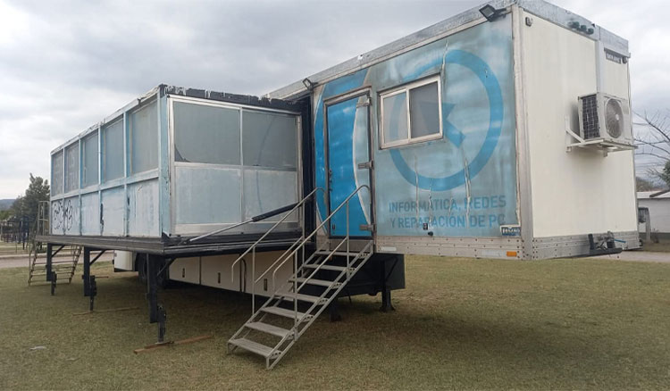 Fotografía: Las Aulas Talleres Móviles del Ministerio de Educación brindan formación profesional en siete localidades