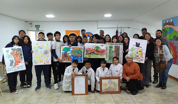 Estudiantes y docentes recibieron premios por sus trabajos sobre prevención de incendios Fotografía: Estudiantes y docentes recibieron premios por sus trabajos sobre prevención de incendios