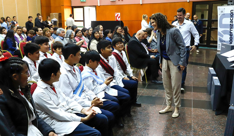 Fotografía: Escuelas rurales de Salta acceden a conectividad con antenas satelitales de alta velocidad