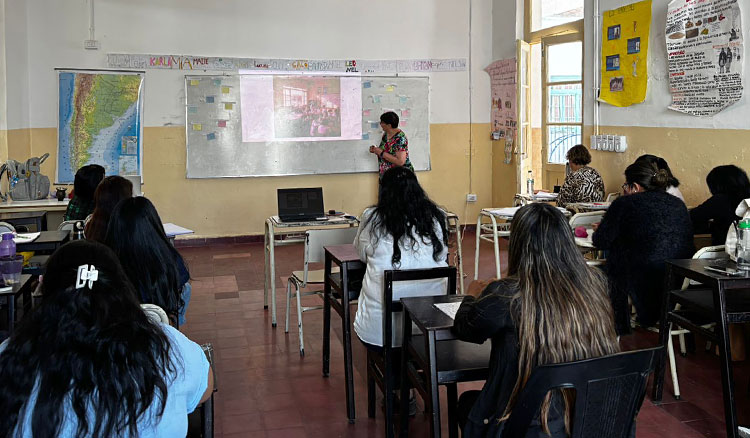 Fotografía: Docentes se capacitan para acercar la ciencia al aula