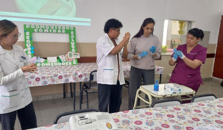 Fotografía: Educación continúa capacitando en manipulación e higiene de los alimentos en las escuelas