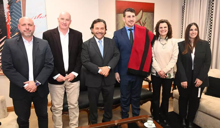 Fotografía: El Gobernador recibió a autoridades de la DAIA para avanzar en acciones conjuntas contra la discriminación y los discursos de odio