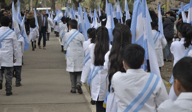 Fotografía: Día de la Bandera: estudiantes salteños realizarán la promesa de fidelidad en la Plaza 9 de Julio