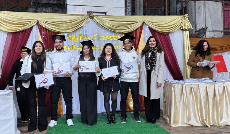 Fotografía: Alrededor de 200 estudiantes recibieron sus certificaciones en idiomas