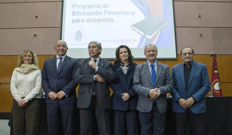 Fotografía: El Gobierno profundiza la educación financiera con formación para docentes secundarios