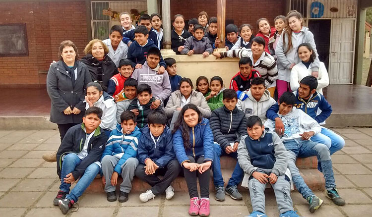 Estudiantes primarios de Capital y Gaona partieron en viaje de egresados rumbo a Embalse Estudiantes primarios de Capital y Gaona partieron en viaje de egresados rumbo a Embalse