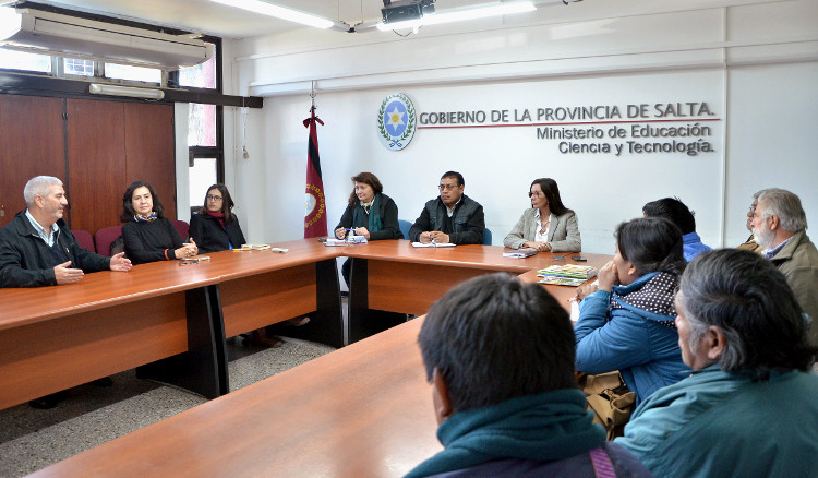 La Ministra de Educación se reunió con integrantes del consejo Wichí Lhämtes