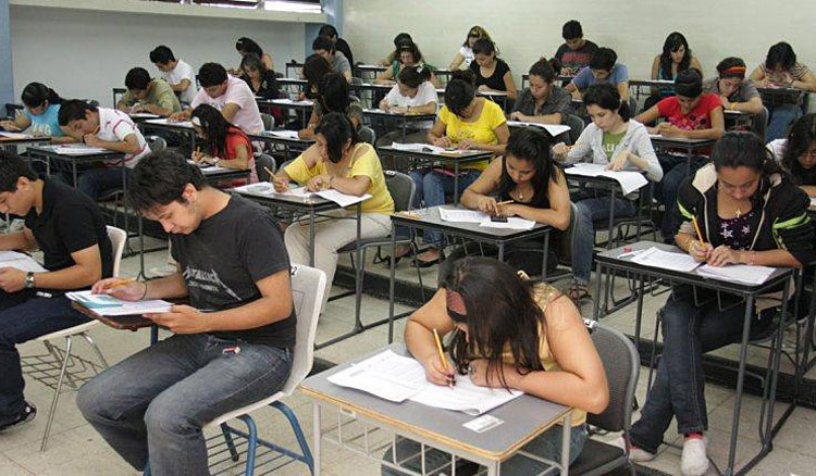 Mañana alumnos de 8 colegios salteños participarán de la evaluación internacional PISA