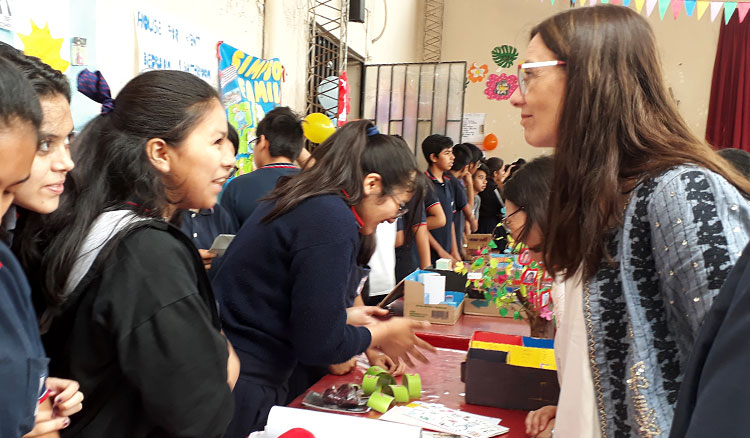 El colegio Arturo Illia presentó la muestra anual de inglés