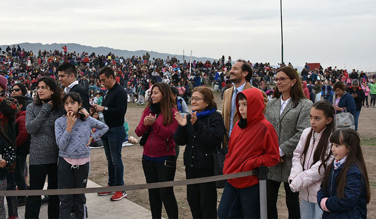 Más de 12 mil personas compartieron una jornada especial por el eclipse de sol en el Parque Bicentenario