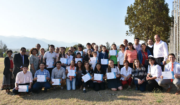 En el mes del estudiante se entregaron reconocimientos a alumnos de los distintos niveles y modalidades