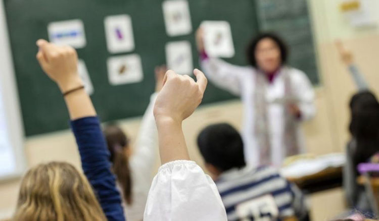 Educación inscribe a Jóvenes y adultos para que completen su carrera