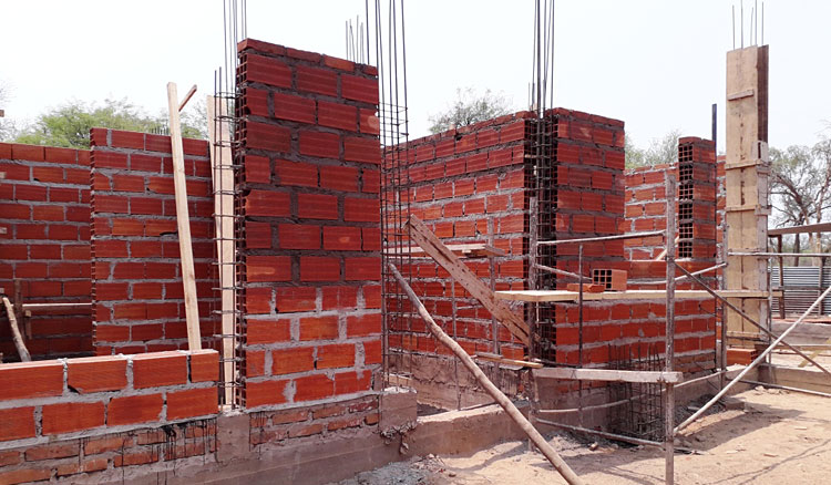 Edifican una escuela plurigrado rural en Santa Victoria Este